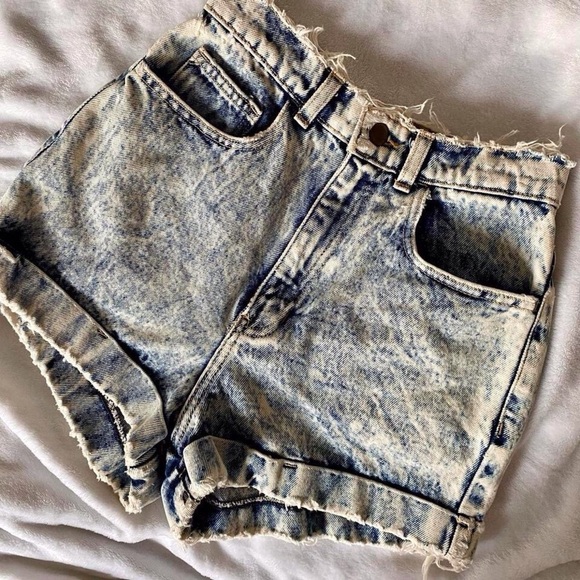 American Apparel Acid Wash Denim Shorts (27) - Picture 3 of 8
